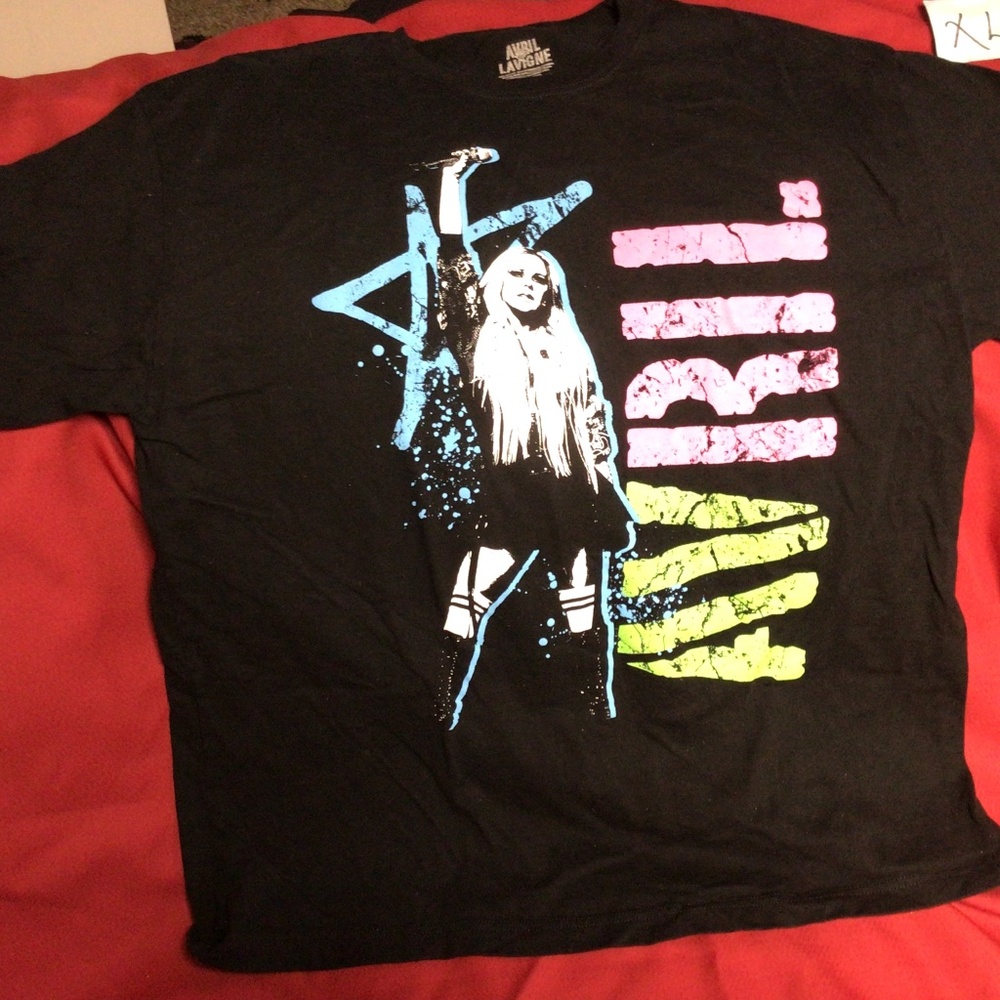 Avril Lavigne concert tshirt